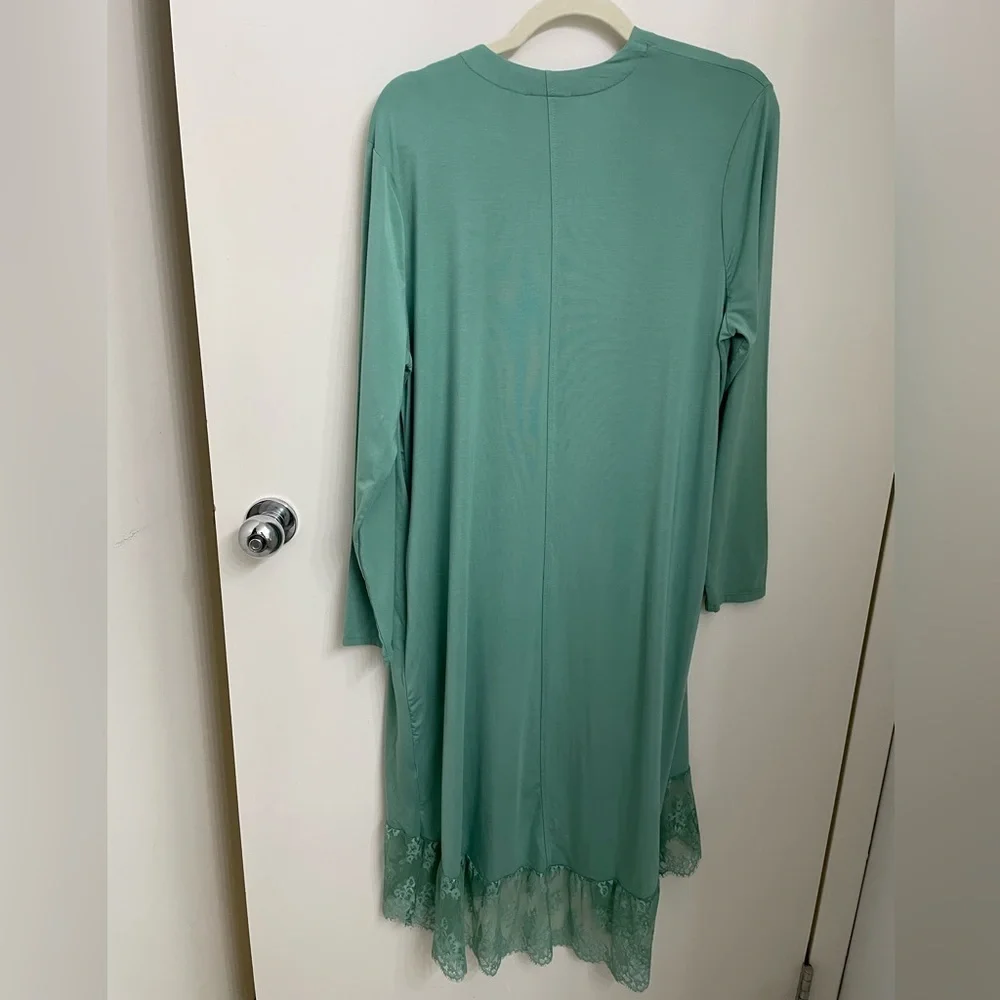Duster with lace hem